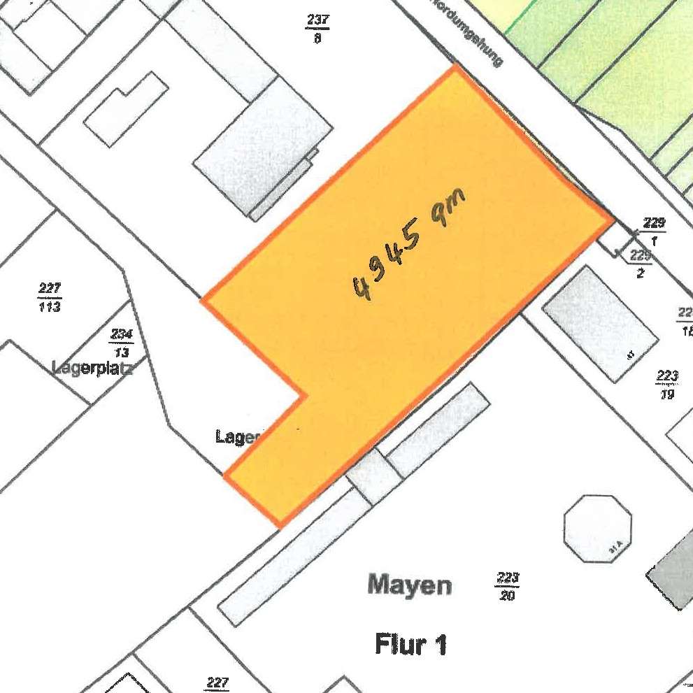OFFENE HALLE (51 m x 28 m) mit gro&szlig;em Freigel&auml;nde